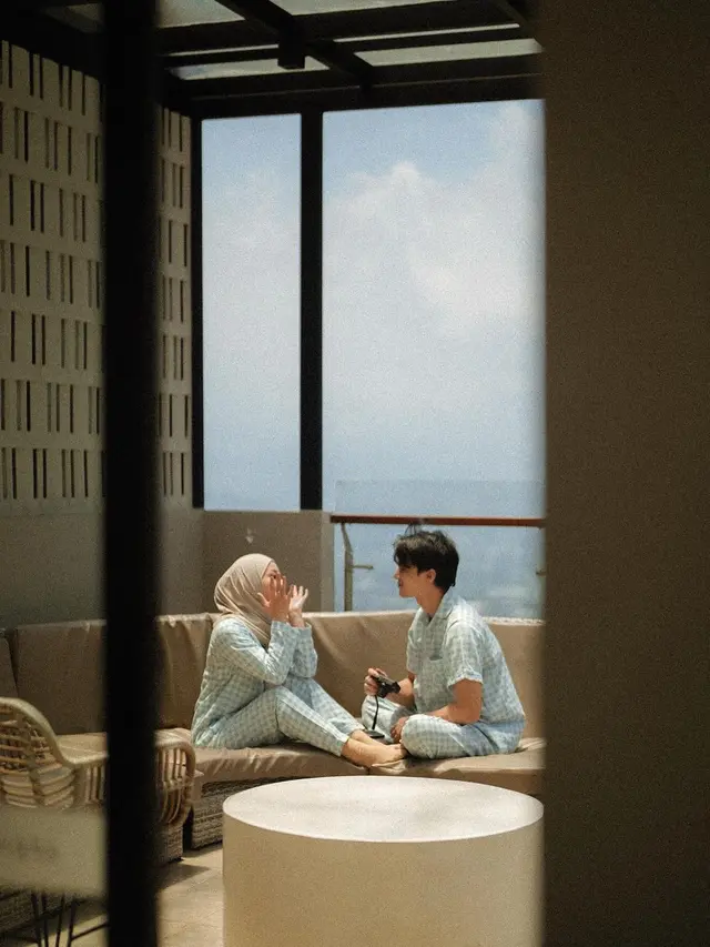 Dinda Hauw dan Rey Mbayang