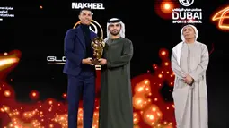 Ronaldo menenangkan penghargaan Pemain Terbaik Timur Tengah, Maradona Awards, dan Pemain Favorit Penggemar. Ia didapuk sebagai Pemain Terbaik Timur Tengah dengan mengalahkan Karim Benzema (Al Ittihad) dan Riyad Mahrez (Al Ahli). (Fabio Ferrari/LaPresse via AP)