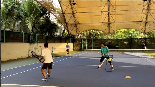 Latihan Tenis Raffi Ahmad
