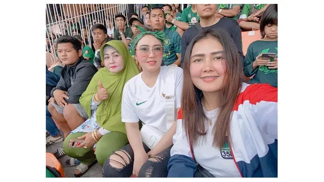 7 Potret Via Vallen dan Adiknya yang Jarang Tersorot, Kompak Banget