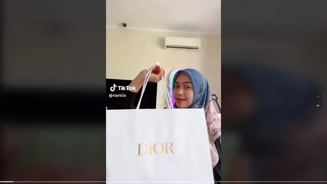 Mewah, Ria Ricis Bagi-Bagi Hampers Dior kepada Para Penggemarnya Jelang Lebaran