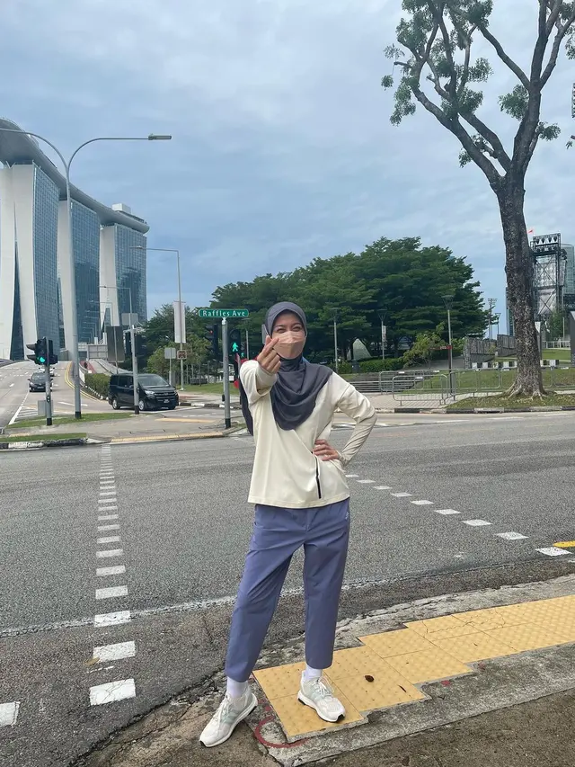 7 Potret Desy Ratnasari Liburan Ke Singapura, Gayanya Tuai Sorotan