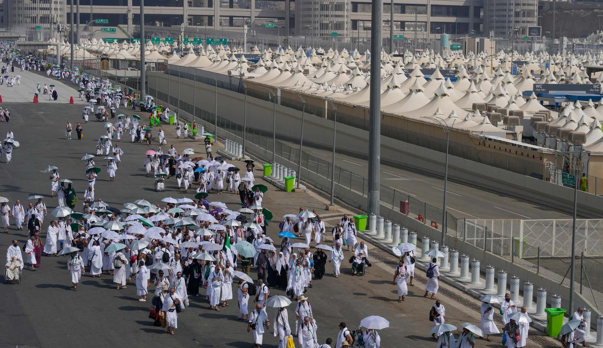 Di Mina, para jamaah akan melaksanakan ibadah Tarwiyah sebelum bertolak ke Arafah. (AP Photo/Rafiq Maqbool)