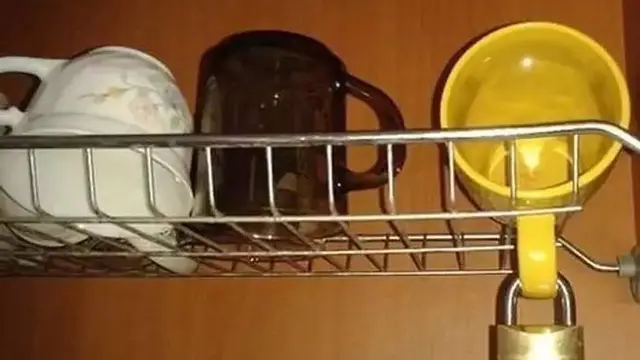 8 Potret Absurd Alat Keamanan Nyeleneh Anti Maling yang Kocak