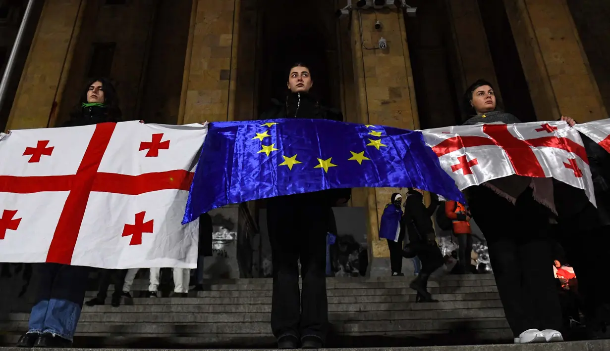 Aksi unjuk rasa tersebut untuk menentang penundaan pembicaraan aksesi Uni Eropa oleh pemerintah Georgia pada 28 November 2024. (KAREN MINASYAN/AFP)