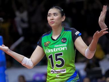 Yolla Yuliana sedang menjadi pusat perhatian akhir-akhir ini. Hal itu dikarenakan Yolla populer sebagai pevoli handal dan cantik yang sukses antar Jakarta Pertamina Fastron jadi runner up di ProLiga 2023. Pemain nomor 23 ini selalu sukses bikin salfok saat bertanding. (Liputan6.com/IG/yollayuliana1515)