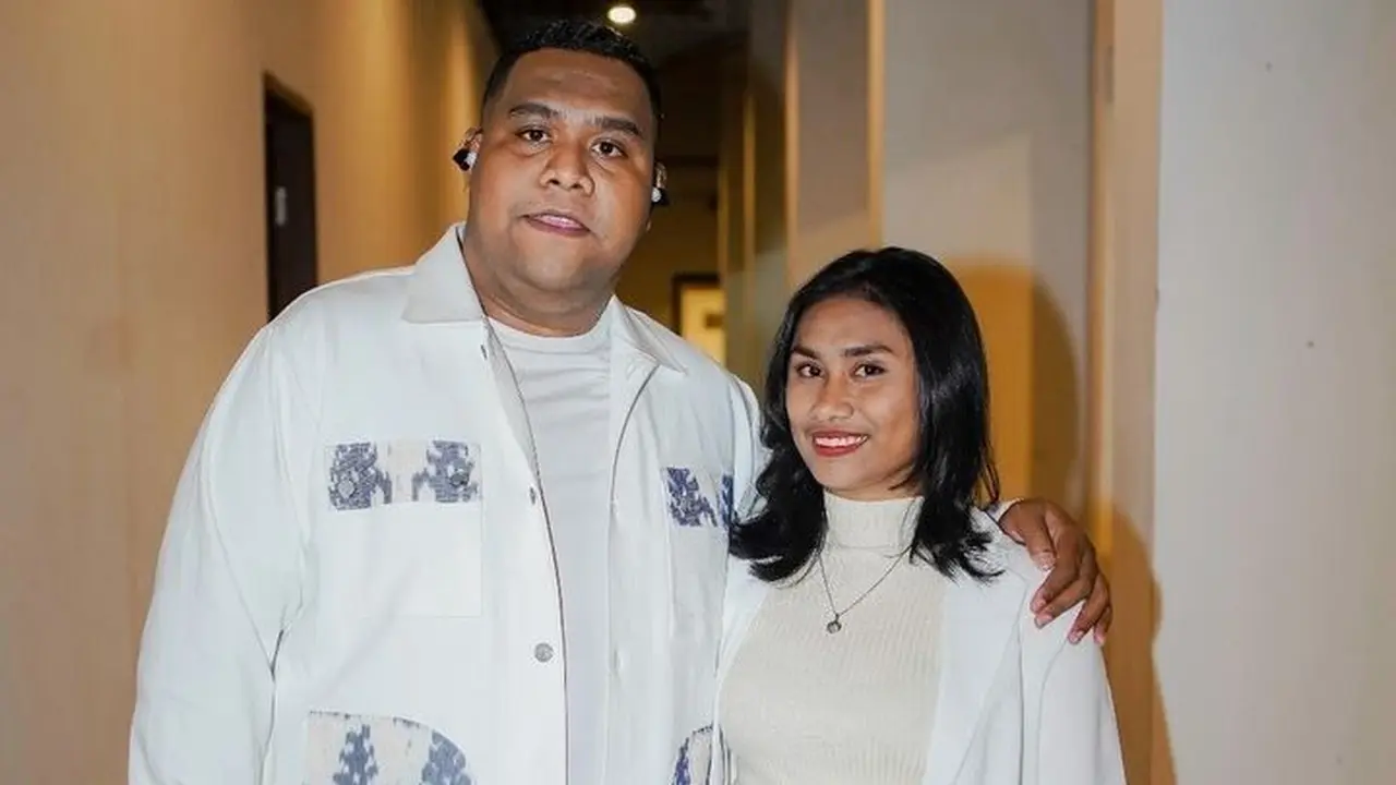 Andmesh dan Ria Laolere (https://www.instagram.com/p/CxxrOqppkaR/)