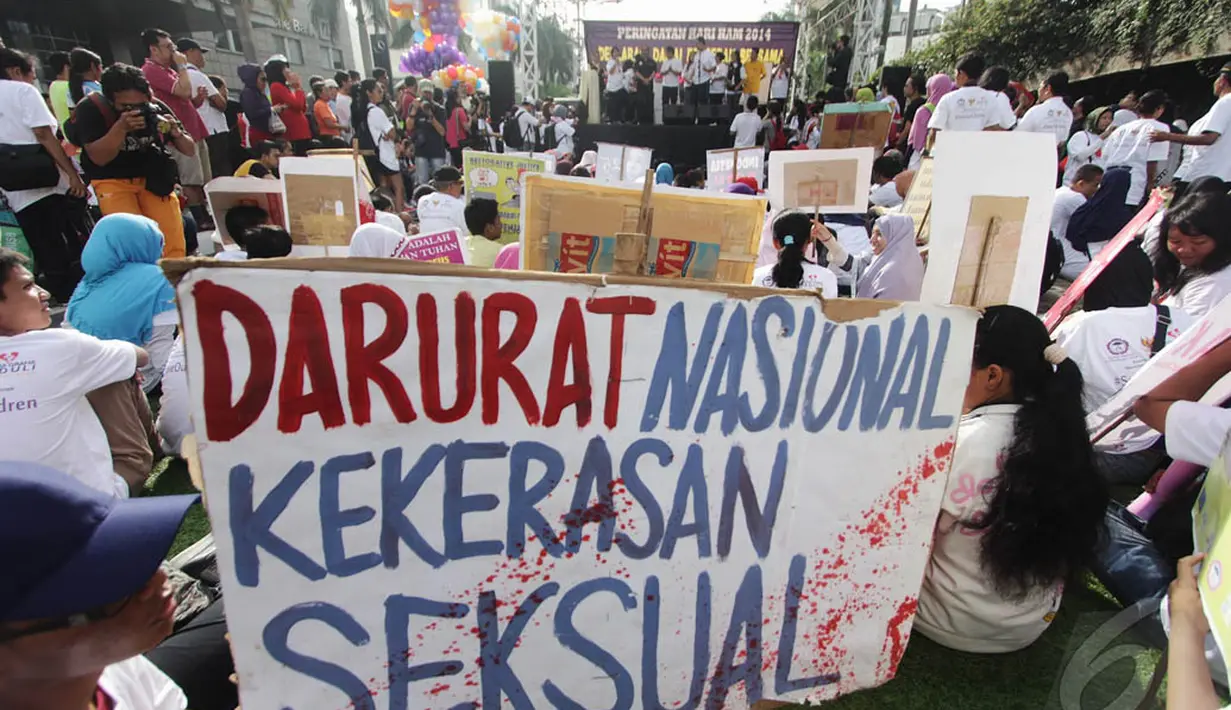 Aksi "Memutus Mata Rantai Darurat Kekerasan Terhadap Anak" ini bertujuan mengajak masyarakat bergerak bersama memutus mata rantai darurat nasional kekerasan terhadap anak Indonesia, Jakarta, Minggu (14/12/2015). (Liputan6.com/Faizal Fanani)