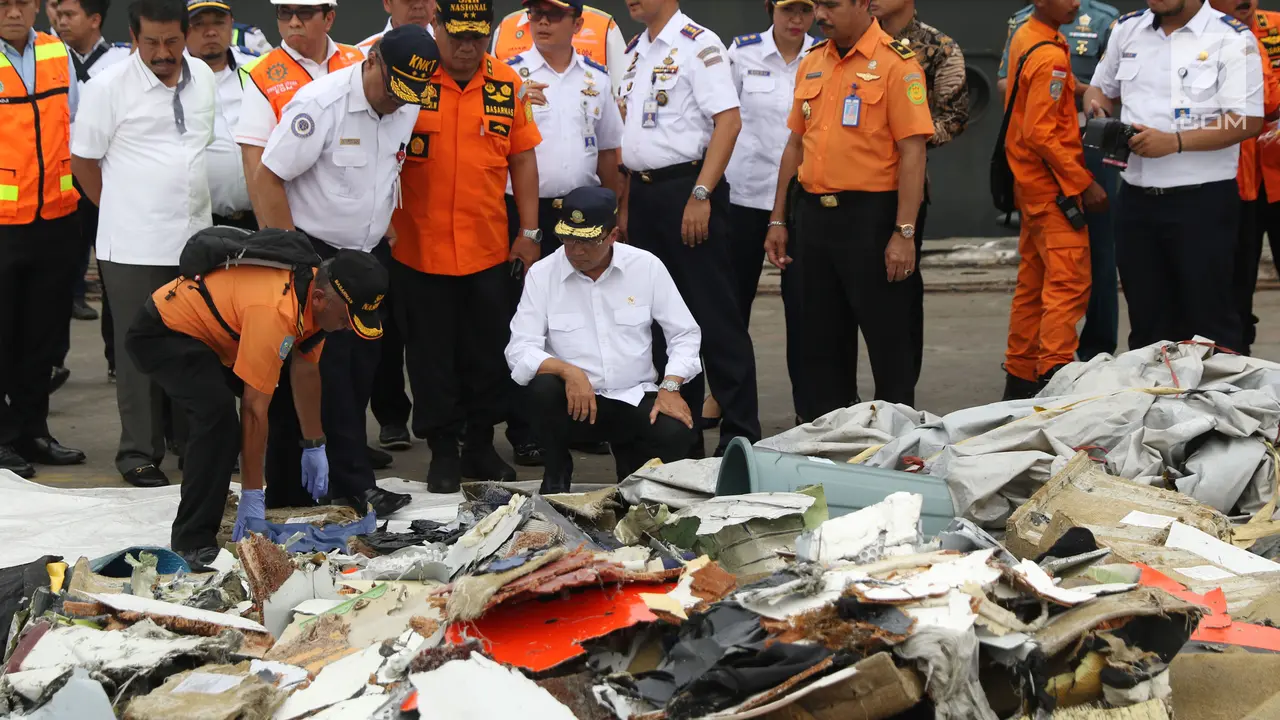 Menhub Tinjau Identifikasi Barang Temuan dan Serpihan JT 610