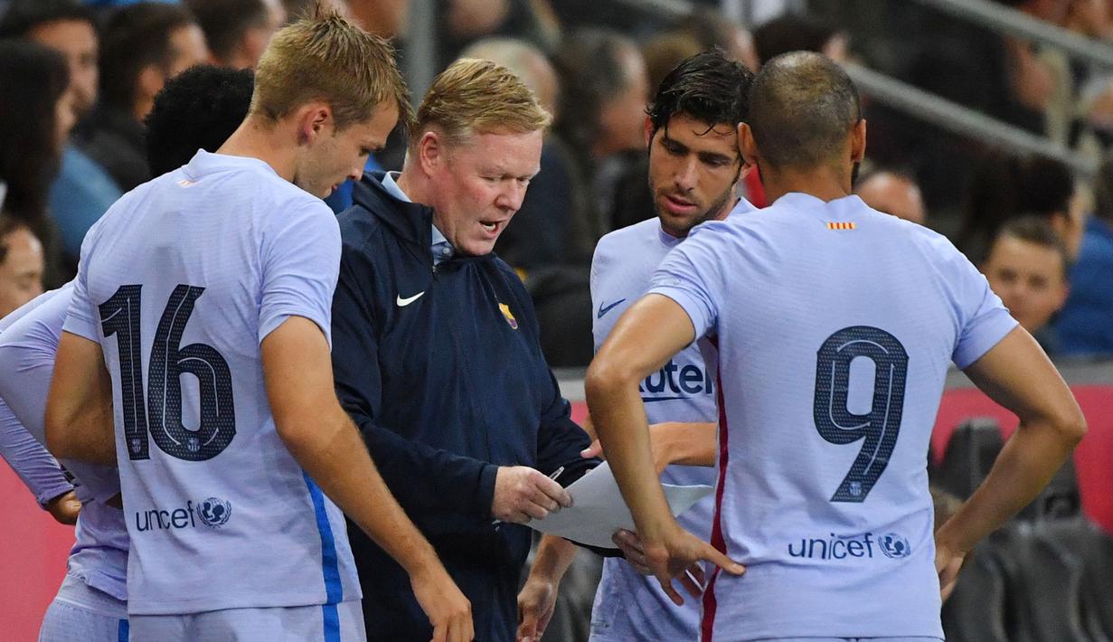 Bertandang ke markas RB Salzburg di Stadion Wals-Siezenheim, klub besutan Ronald Koeman itu tumbang dengan skor tipis 1-2. (Foto: AFP/Barbara Gindl)