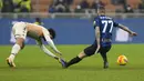 Inter Milan tertinggal lebih dulu dari Venezia setelah Thomas Hendry men cetak gol pada menit ke-19. Striker Venezia itu menaklukkan Handanovic setelah menerima umpan dari Ethan Ampadu. (AP/Luca Bruno)