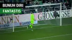 Berita video momen bek milik Chelsea, Fankaty Dabo, mencetak gol bunuh diri fantastis dari jarak 32 meter pada laga Eredivisie 2017-2018.