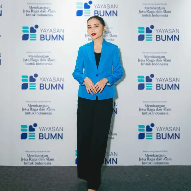 Prilly Latuconsina ala wanita karier (Instagram/prillylatuconsina96)