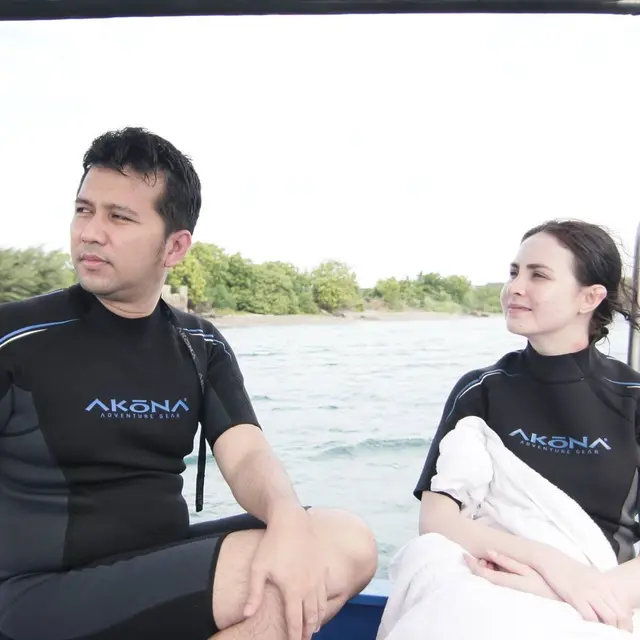 7 Momen Arumi Bachsin dan Emil Dardak Menyelam Bareng di Banyuwangi