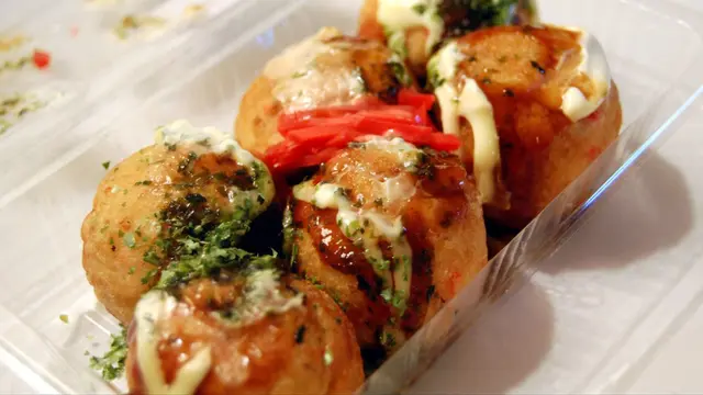 [TRAVEL+FOOD] 6 Jajanan Kaki Lima khas Jepang yang Populer di Indonesia-Takoyaki