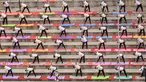 Personel Pasukan Keamanan Perbatasan (BSF) mengambil bagian dalam sesi yoga pada Hari Yoga Internasional di pos perbatasan India-Pakistan sekitar 35 Km dari Amritsar, India, Rabu (21/6/2023). (Narinder NANU/AFP)