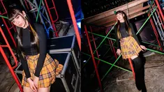 Kemampuan olah vokal Lyodra memang sudah tidak diragukan lagi. Bahkan, artis Korea Selatan yakni DK iKon sampai dibuat kagum oleh suara merdunya. Namun, tidak hanya suaranya saja yang memukau, perempuan 19 tahun ini juga mampu membius penggemar dengan pesonanya. (Liputan6.com/IG/@lyodraofficial)