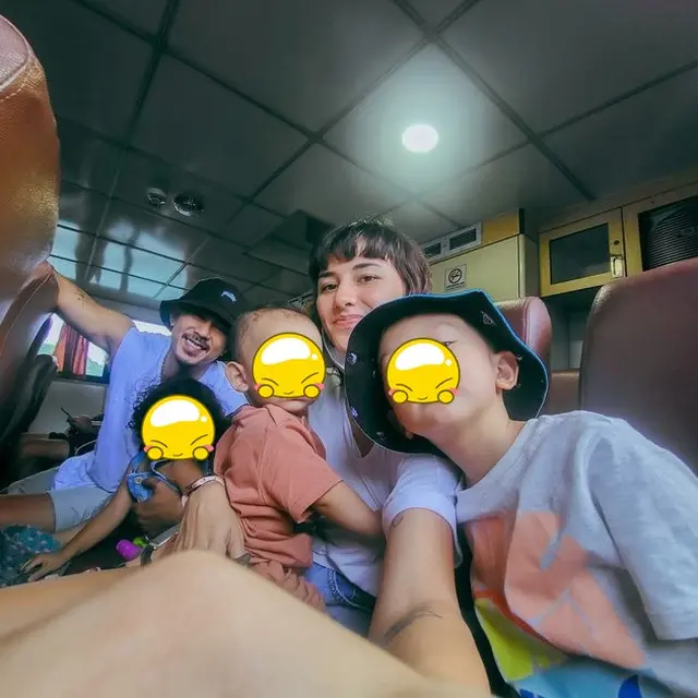 6 Potret Dahlia Poland Momong Buah Hatinya, Jadi Ibu 3 Anak di Usia 25 Tahun