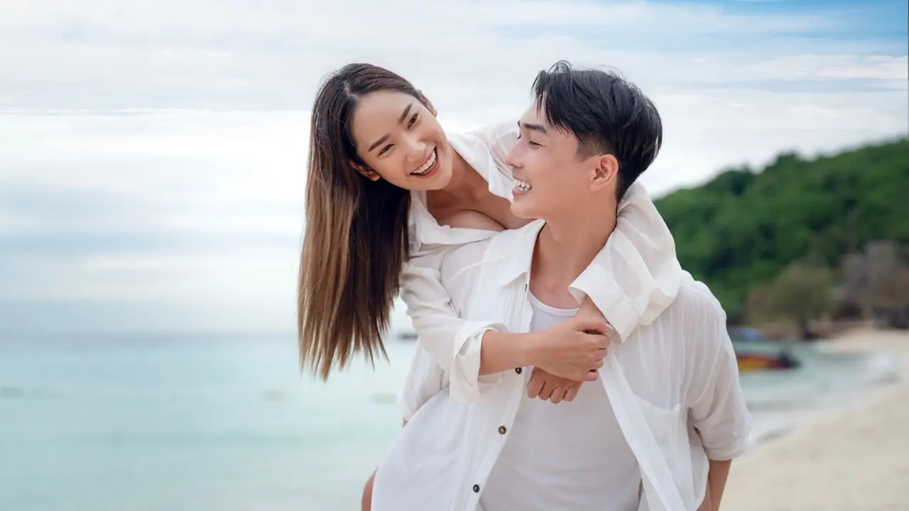 couple romantis bahagia