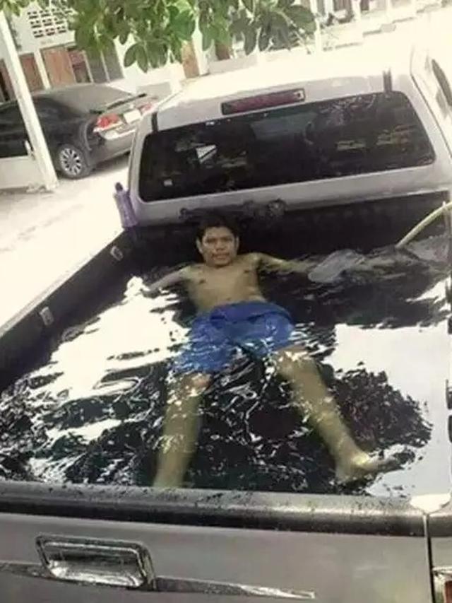 7 Potret Cara Orang Lawan Cuaca Panas Ini Bikin Geleng Kepala