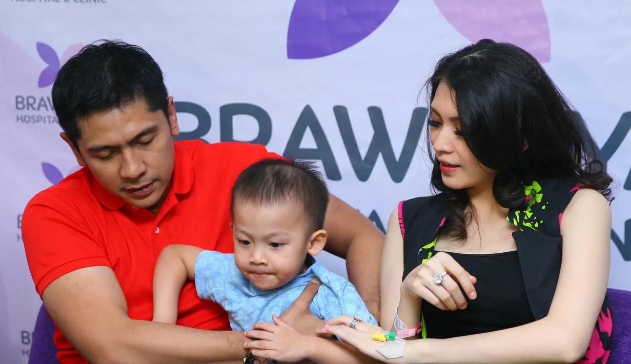 Bahkan ia sempat berbohong kepada Donita yang menanyakan kondisi anaknya pasca melahirkan. (Nurwahyunan/Bintang.com)