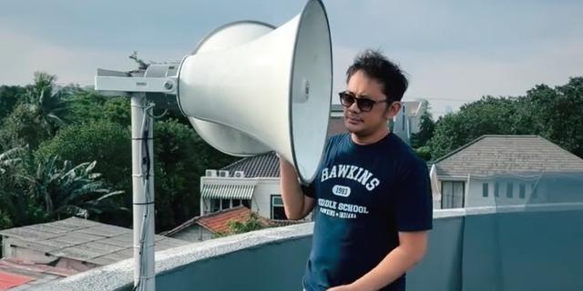 Hanung Bramantyo Ubah Arah Speaker Masjid Atas Permintaan Warga Nonmuslim, Alasannya Bikin Haru