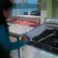 Daging ular piton diperdagangkan di sejumlah pasar swalayan di Kota Manado, Sulawesi Utara. (Liputan6.com/Yoseph Ikanubun)