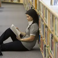 Jangan biarkan pandangan tentang sekolah ini mengacaukan logikamu. 