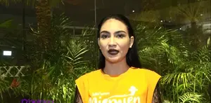 Alessia Cestaro menjadi tokoh utama di film horor ‘Mimen Hantu Posesif’. Film ini menceritakan tentang hantu cantik Miemien (Alessia Cestaro) yang dibalut dengan kejailan lucunya.