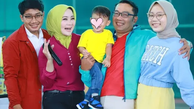 Ikhaskan Eril, Ini 6 Potret Hangat Keluarga Ridwan Kamil dan Atalia Praratya