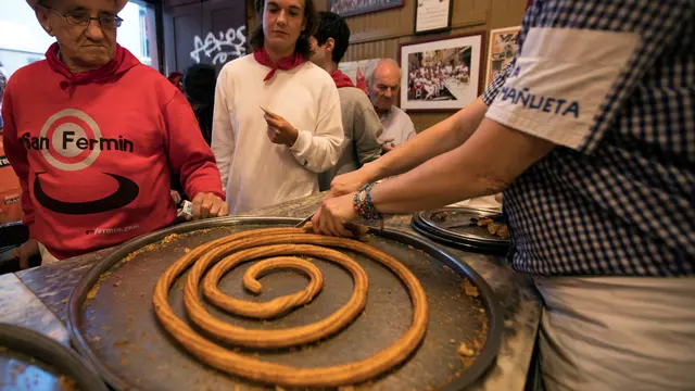 Mengintip Dapur Pembuatan Donat Khas Spanyol