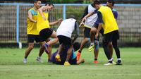 Arema FC menggelar pra-latihan di lapangan ASIFA, Malang. (Rana Adwa)