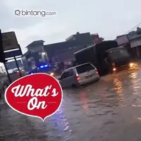 Banjir bandang terjadi pada Minggu (24/07/2016) malam hingga Senin (25/07/2016) di kecamatan Anyer, kabupaten Serang hingga kawasan Pantai Carita, Pandeglang, Banten.