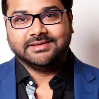 Miskin di New Delhi bukan satu-satunya tantangan dalam hidupnya. Pria yang sempat tak punya uang sepeser pun di London akhirnya sukses. 