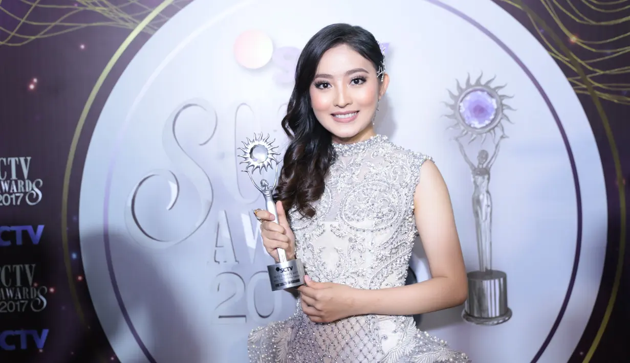Aktris Natasha Wilona dinobatkan sebagai Aktris Utama Paling Ngetop dalam penghargaan SCTV 2017.  (Adrian Putra/Bintang.com)