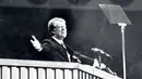 Kandidat presiden Amerika Serikat Jimmy Carter saat Konvensi Nasional Partai Demokrat di New York City, Juni 1976. Presiden AS ke-39 yang menjabat pada tahun 1977-1981 ini kalah dari Ronald Reagan karena faktor stagflasi dan gagalnya penyelamatan sandera AS di Iran. (Photo by STR/LEHTIKUVA/AFP)