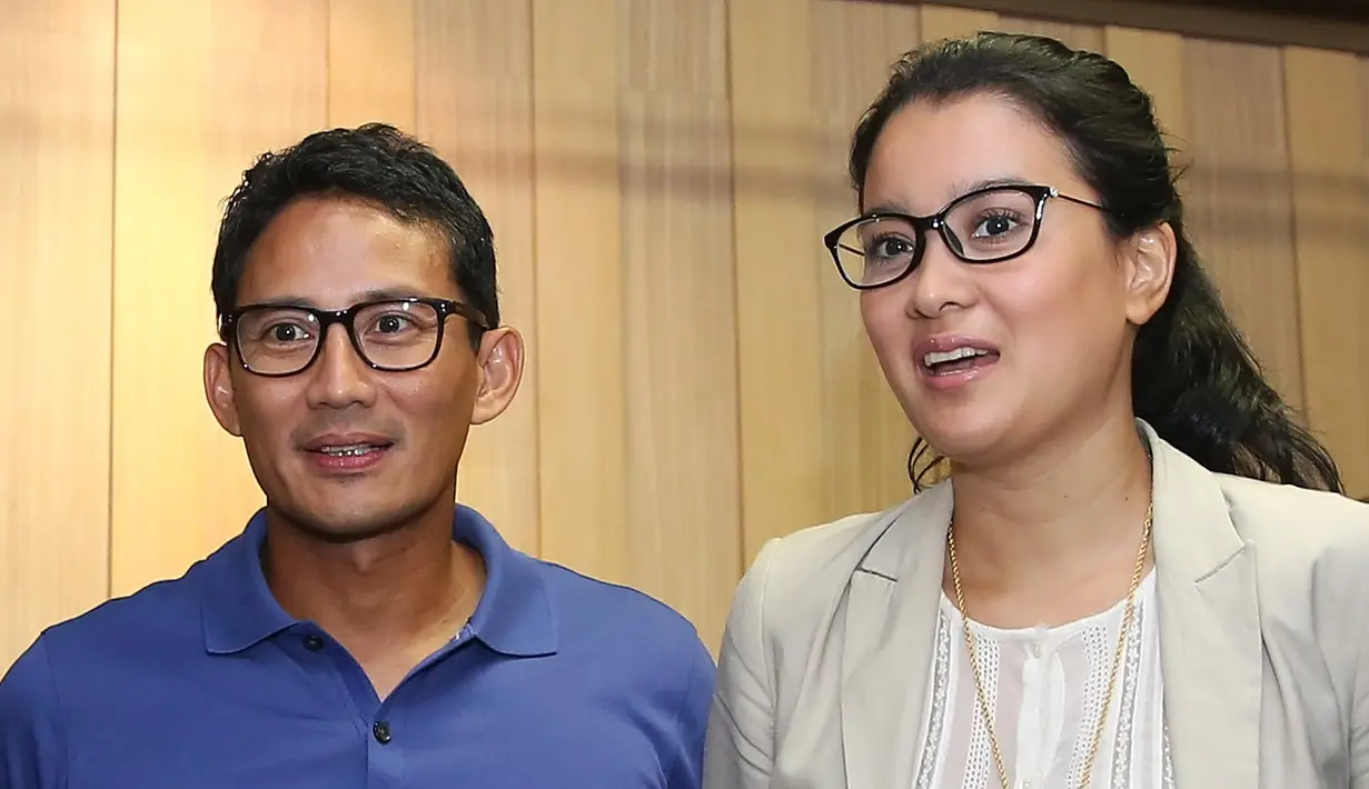 Cawagub DKI Sandiaga Uno memuji aktris dan Ketua PARFI 1956, Marcella Zalianty dalam kiprahnya di perfilman nasional. disampaikan Sandiaga dalam Diskusi Perfilman dan Ekonomi Kreatif di Metropolitan Tower, Jakarta, Rabu (5/4). (Bambang E. Ros/Bintang.com)