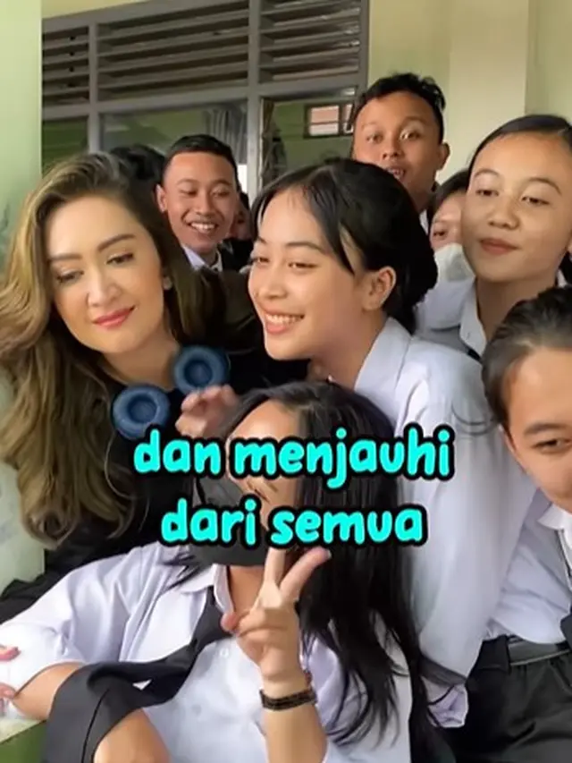 Nafa Urbach beri motivasi ke anak SMK (Instagram/nafaurbach)