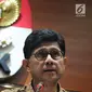 Wakil Ketua KPK, Laode Muhammad Syarif dalam konferensi pers di Jakarta, Sabtu (7/10). KPK melakukan OTT terhadap Ketua Pengadilan Tinggi Manado SDW dan Anggota DPR Komisi XI dari Fraksi Golkar AAM serta tiga orang lainnya. (Liputan6.com/Helmi Afandi)