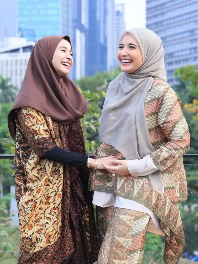 Hamil Setelah 10 Tahun Nikah, Ini 6 Potret Zaskia Sungkar Pamer Baby Bump