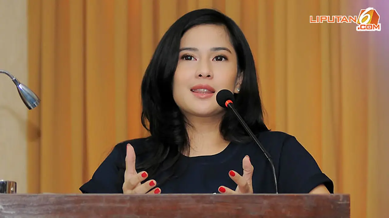 dian-sastro-131107b.jpg
