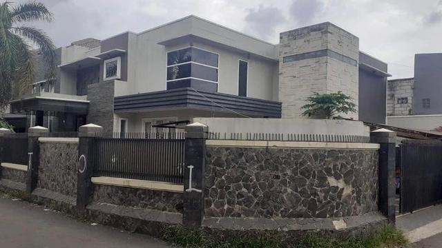 Garasi Muat 9 Mobil, Ini 7 Potret Rumah Mewah Andre Taulany yang Dijual