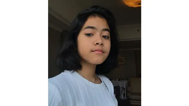 Jarang Terekspos, Ini 7 Potret Anak Bungsu Novita Angie yang Mulai Beranjak Remaja