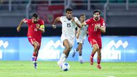 Pemain Timnas Indonesia, Ricky Kambuaya, saat melawan Timnas Lebanon dalam laga FIFA Matchday 2025 di Stadion Gelora Bung Tomo, Surabaya, Senin (8/9/2025). (Bola.com/Abdul Aziz)