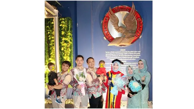 Lulus Kuliah 3,5 Tahun, Ini 7 Potret Wisuda Nabilah Ayu Eks JKT48