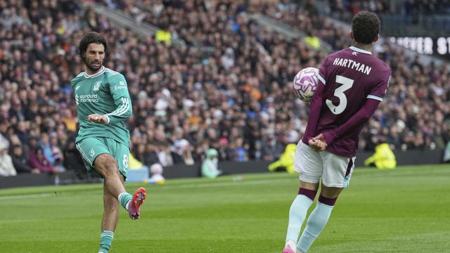 Aksi Dominik Szoboszlau di laga Burnley vs Liverpool di Turf Moor di pekan keempat Liga Inggris 2025/2026, Minggu (14/09/2025). (AP Photo/Jon Super)