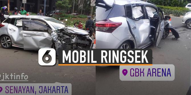 VIDEO: Viral Mobil Ringsek di Sekitar Gelora Bung Karno