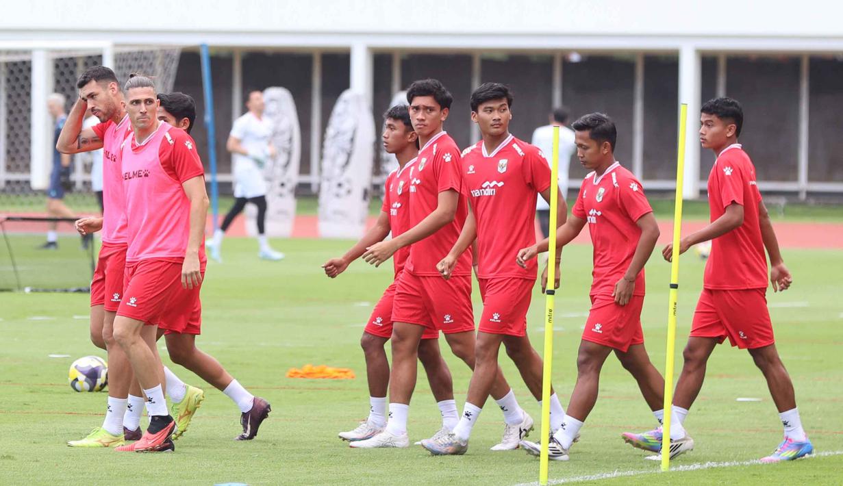 Pertandingan ini akan menjadi penentu juara turnamen yang berlangsung di Jakarta. Tampak dalam foto, para pemain Timnas Indonesia saat sesi latihan untuk FIFA Series 2026 Stadion Madya, Kompleks Gelora Bung Karno, Senayan, Jakarta, Minggu (29/3/2026). (Bola.com/M Iqbal Ichsan)