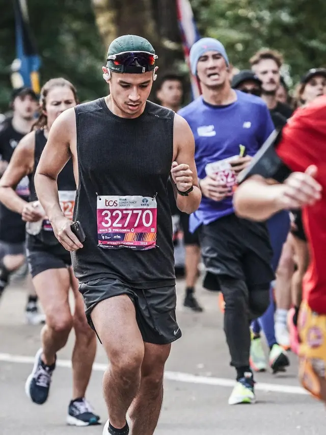 8 Potret Daniel Mananta Tertangkap Kamera Fotografer New York Marathon Ini Bikin Geleng Kepala