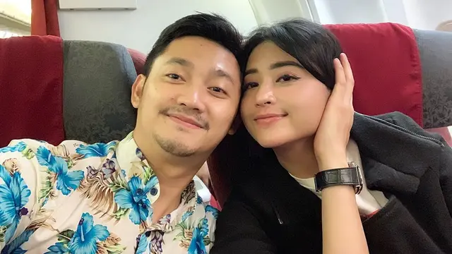 Potret Mesra Dewi Perssik dan Suami yang Makin Romantis